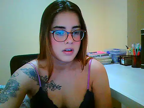 Snapshot of maliamiller chatting on 7, 11, 2025 maliamiller online show from 7, 11, 2025