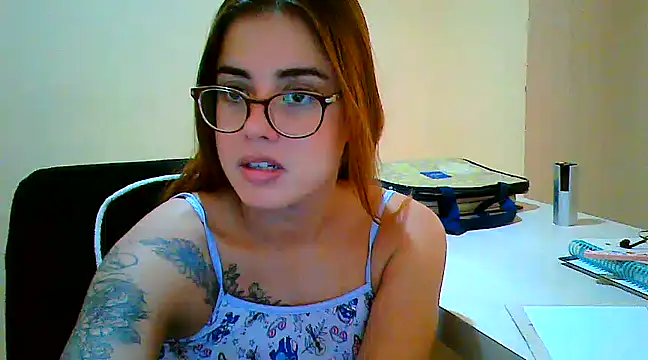 Snapshot of maliamiller chatting on 22, 3, 2025 maliamiller online show from 22, 3, 2025