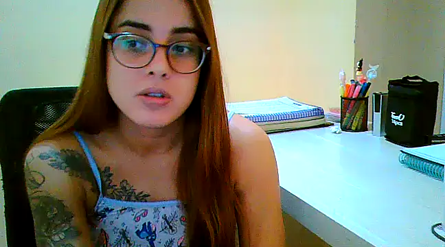 Snapshot of maliamiller chatting on 20, 3, 2025 maliamiller online show from 20, 3, 2025