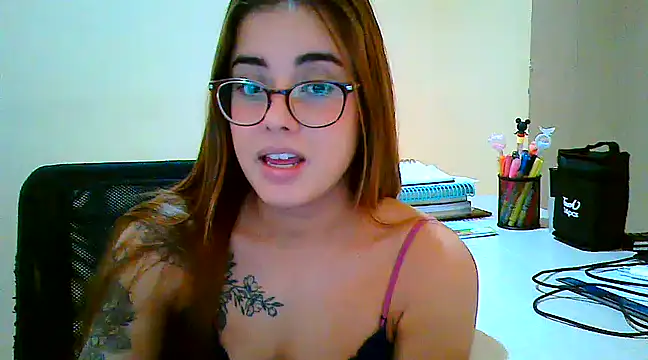 Snapshot of maliamiller chatting on 19, 3, 2025 maliamiller online show from 19, 3, 2025