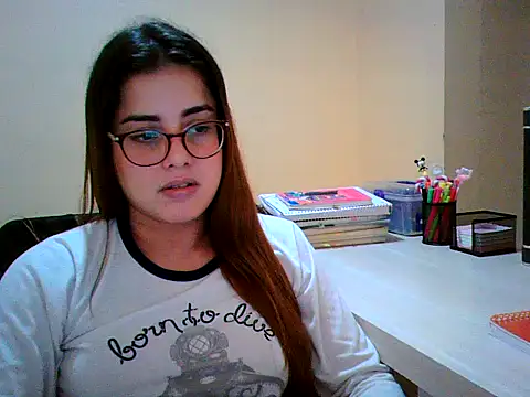 Snapshot of maliamiller chatting on 2, 10, 2025 maliamiller online show from 2, 10, 2025