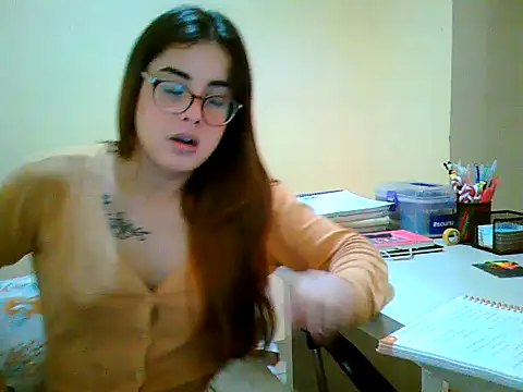 Snapshot of maliamiller chatting on 30, 10, 2025 maliamiller online show from 30, 10, 2025