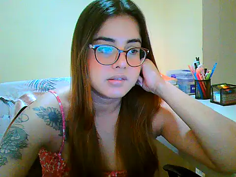 Snapshot of maliamiller chatting on 26, 11, 2025 maliamiller online show from 26, 11, 2025