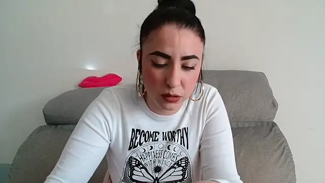 leilacam25 online show from 6, 2, 2026