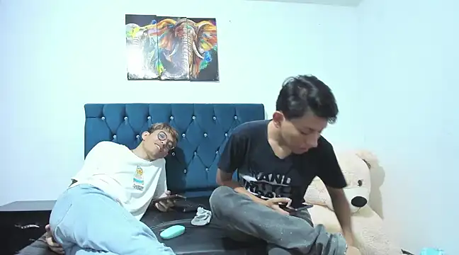 Snapshot of AXEL_AND_THOMAS chatting on 10, 12, 2024 AXEL AND THOMAS online show from 10, 12, 2024