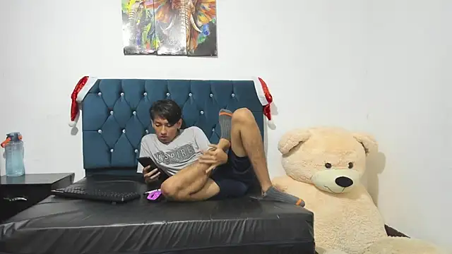 Snapshot of AXEL_AND_THOMAS chatting on 29, 12, 2024 AXEL AND THOMAS online show from 29, 12, 2024