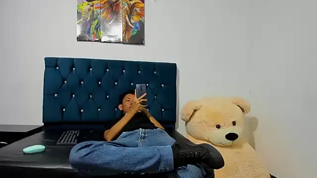 Snapshot of AXEL_AND_THOMAS chatting on 11, 12, 2024 AXEL AND THOMAS online show from 11, 12, 2024