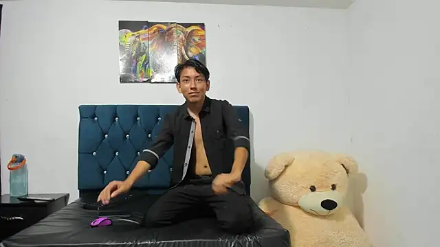 Snapshot of AXEL_AND_THOMAS chatting on 10, 1, 2025 AXEL AND THOMAS online show from 10, 1, 2025