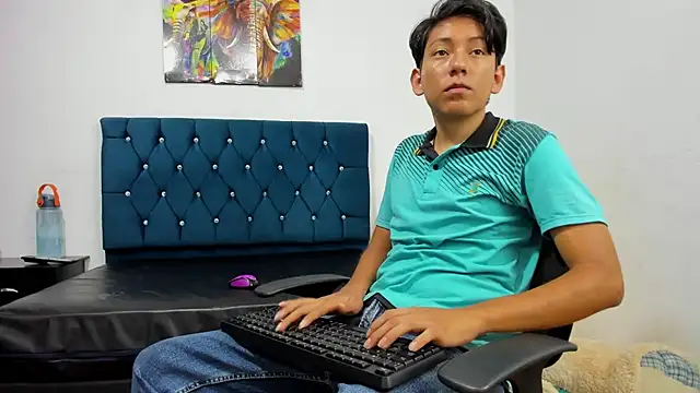 Snapshot of AXEL_AND_THOMAS chatting on 11, 1, 2025 AXEL AND THOMAS online show from 11, 1, 2025