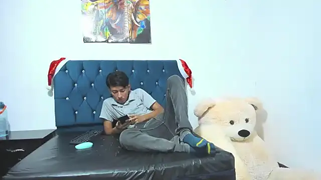 Snapshot of AXEL_AND_THOMAS chatting on 13, 12, 2024 AXEL AND THOMAS online show from 13, 12, 2024