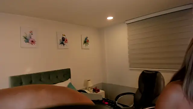 Snapshot of Sam_and_molly_ chatting on 12, 2, 2025 Sam and molly online show from 12, 2, 2025