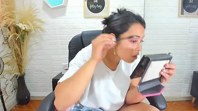 Aisha 09 online show from 23, 2, 2025