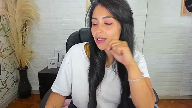 Aisha 09 online show from 13, 2, 2025