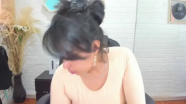 Aisha 09 online show from 21, 2, 2025