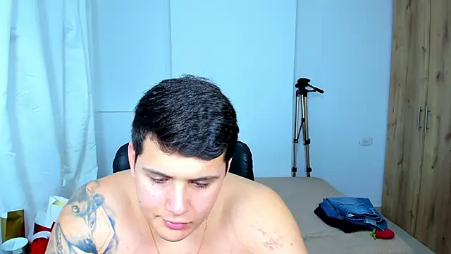 Snapshot of jhonstark09 chatting on 14, 2, 2025 jhonstark09 online show from 14, 2, 2025