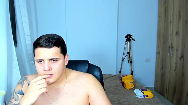 Snapshot of jhonstark09 chatting on 15, 1, 2025 jhonstark09 online show from 15, 1, 2025