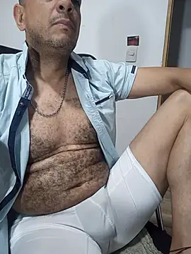 Snapshot of latinmartin73 chatting on 1, 2, 2026 latinmartin73 online show from 1, 2, 2026