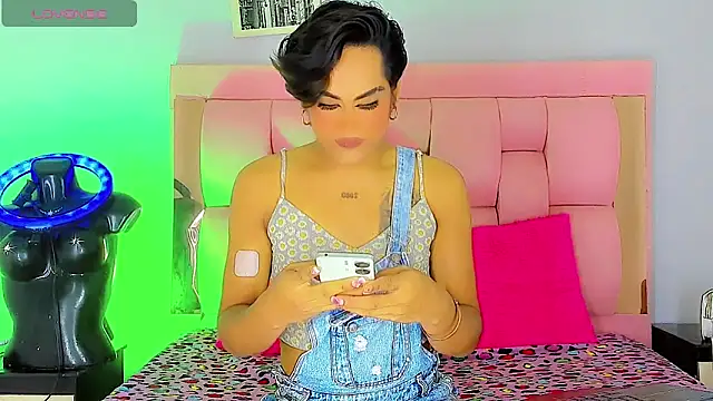 Snapshot of Aistrid_gate chatting on 18, 10, 2025 Aistrid gate online show from 18, 10, 2025