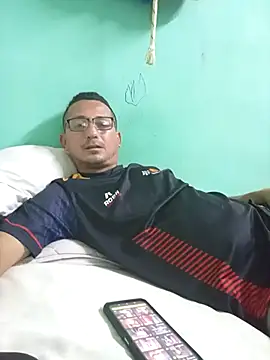 Andresguz35 online show from 15, 2, 2026