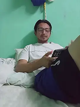 Andresguz35 online show from 6, 2, 2026