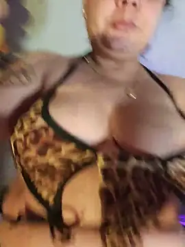 zandra milf  online show from 25, 5, 2026
