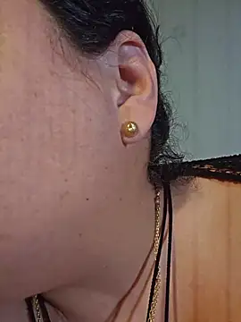 zandra milf  online show from 11, 4, 2026