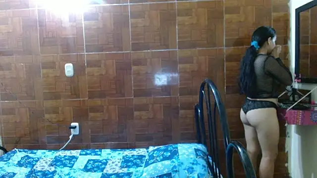 Snapshot of Mia_brunette26 chatting on 18, 2, 2025 Mia brunette26 online show from 18, 2, 2025