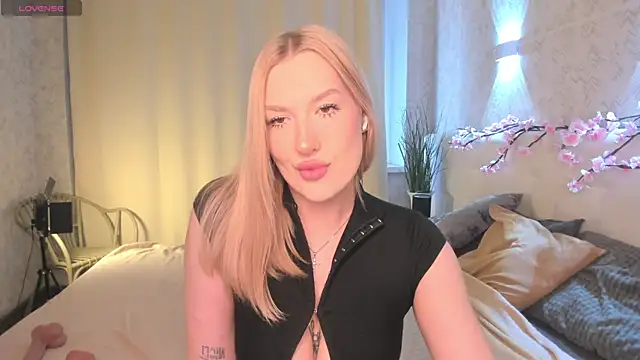 Emma  Leee online show from 5, 4, 2026