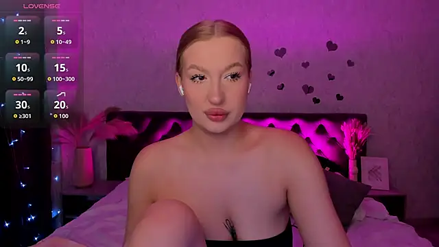 Emma  Leee online show from 13, 10, 2025