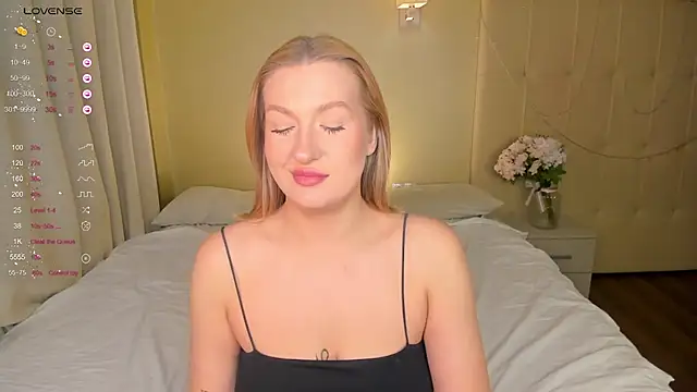 Emma  Leee online show from 5, 3, 2025