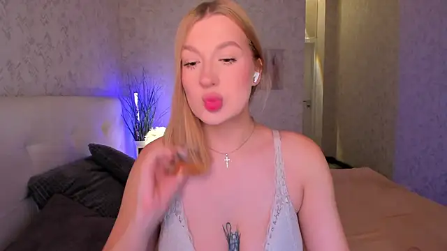 Emma  Leee online show from 18, 11, 2025