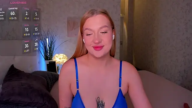 Emma  Leee online show from 12, 11, 2025