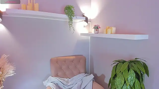 Emma  Leee online show from 16, 5, 2026