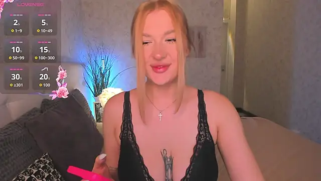 Emma  Leee online show from 30, 11, 2025