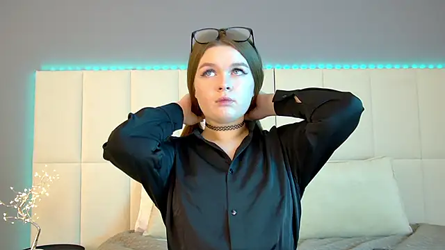 CrystalLyons online show from 4, 3, 2025