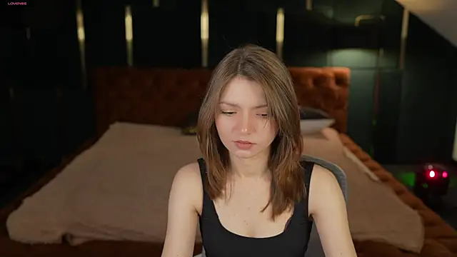 Michelle 054 online show from 2, 11, 2025