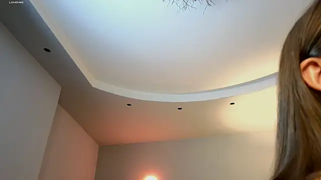 aryamirelle online show from 2, 2, 2025