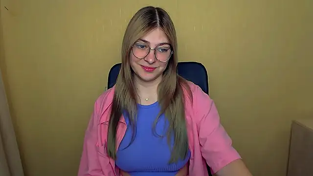 Luna Lush  online show from 7, 10, 2025