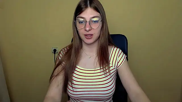 Luna Lush  online show from 17, 4, 2026