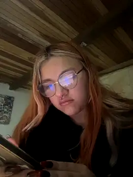 SophiaWeestt99 online show from 15, 10, 2025