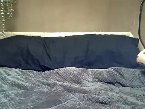 Snapshot of Tuhands chatting on 2, 2, 2025 Tuhands online show from 2, 2, 2025