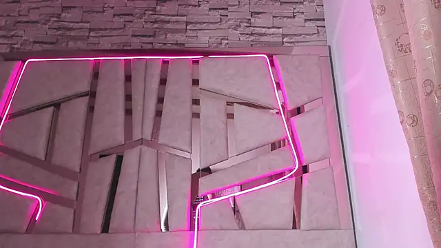 mia and austin online show from 1, 10, 2025