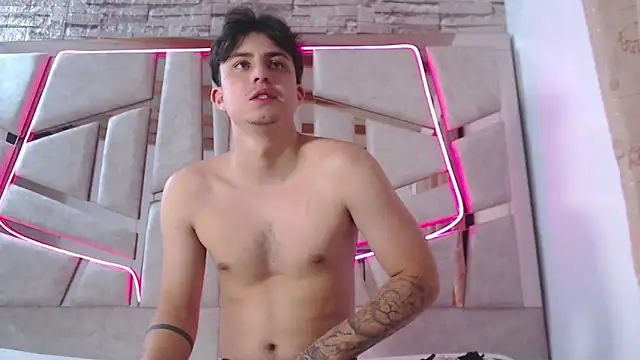 mia and austin online show from 23, 3, 2025