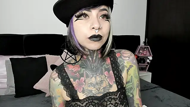 NikkiRamone online show from 19, 2, 2025