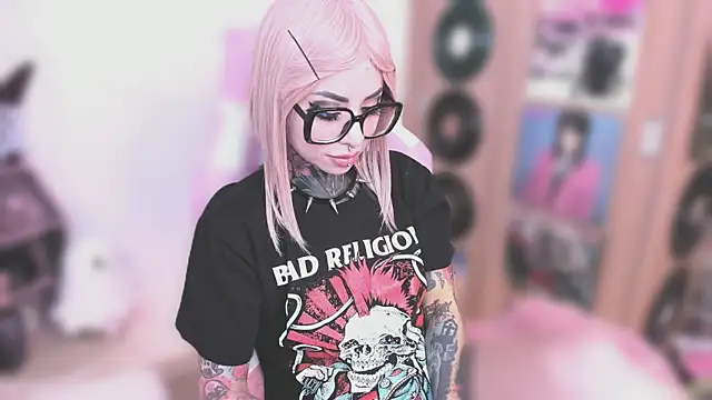 NikkiRamone online show from 7, 1, 2026