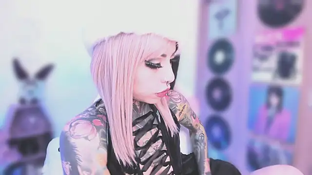 NikkiRamone online show from 19, 12, 2025