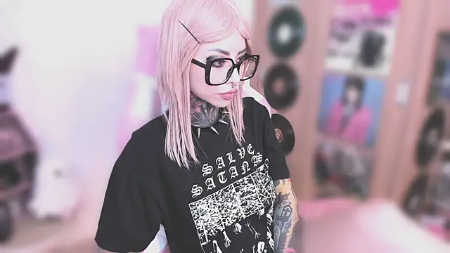 NikkiRamone online show from 9, 1, 2026