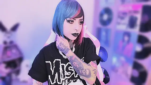 NikkiRamone online show from 10, 11, 2025