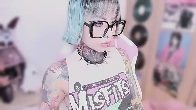 Snapshot of NikkiRamone chatting on 24, 2, 2026 NikkiRamone online show from 24, 2, 2026