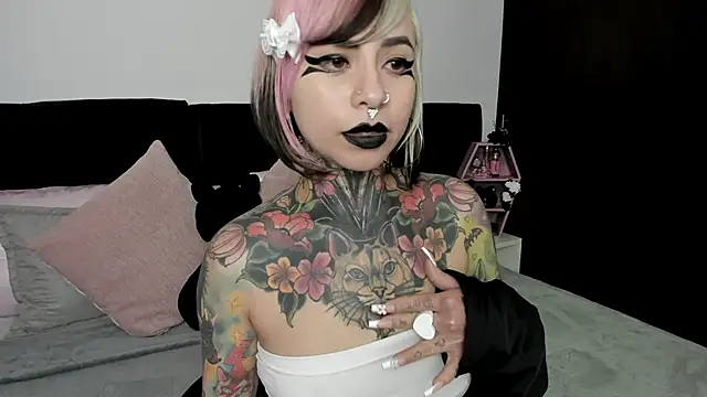 NikkiRamone online show from 28, 1, 2025